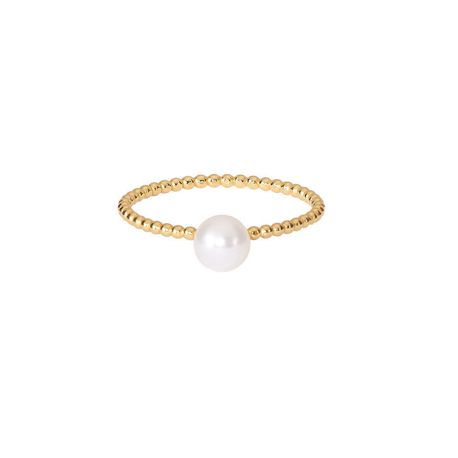 Lunar White Medium Pearl ring in gold.