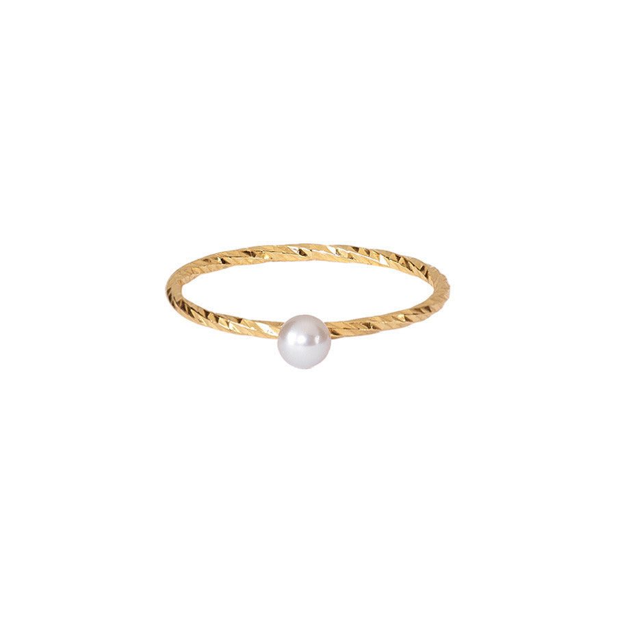 London Mist Mini Grey Pearl ring in gold.