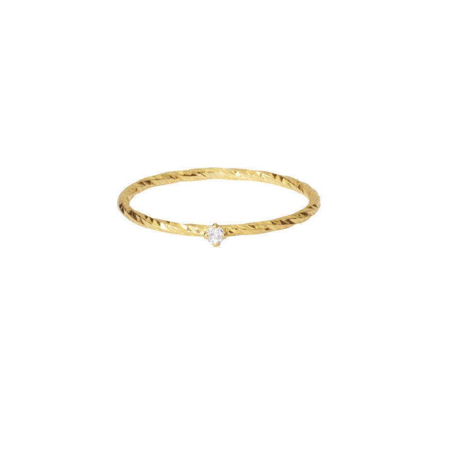 Lily White Diamond ring in gold.