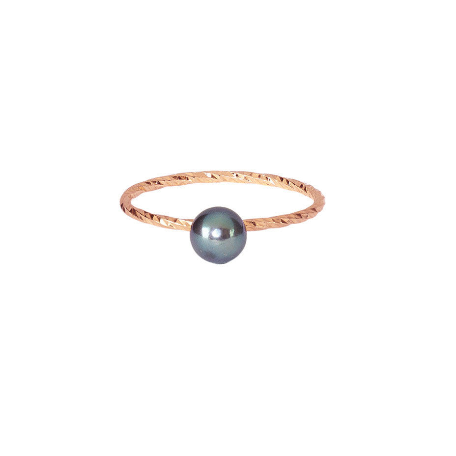 Pirate's Black Pearl ring in rose gold.
