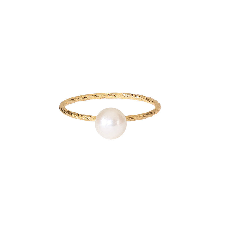 The Lunar White Large Pearl ring, featuring a Akoya pearl set onto our signature sparkling gold band. Classic. Elegant. Timeless.
