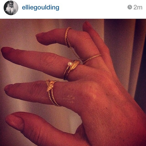Ellie Goulding wearing the Sound Of The Sea Shell ring in gold.