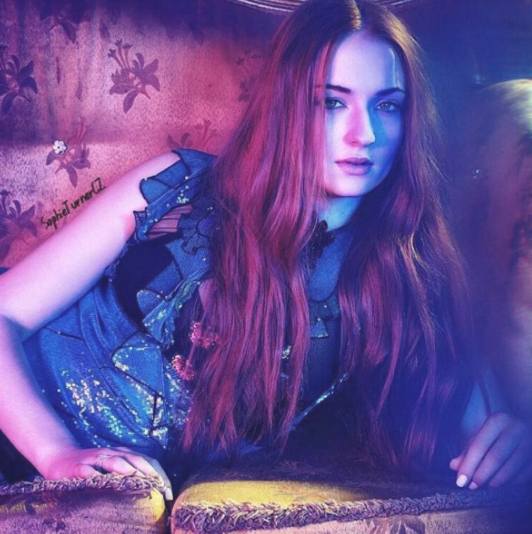 Sophie Turner wears the Angel Wing Wrap Around ring in silver.