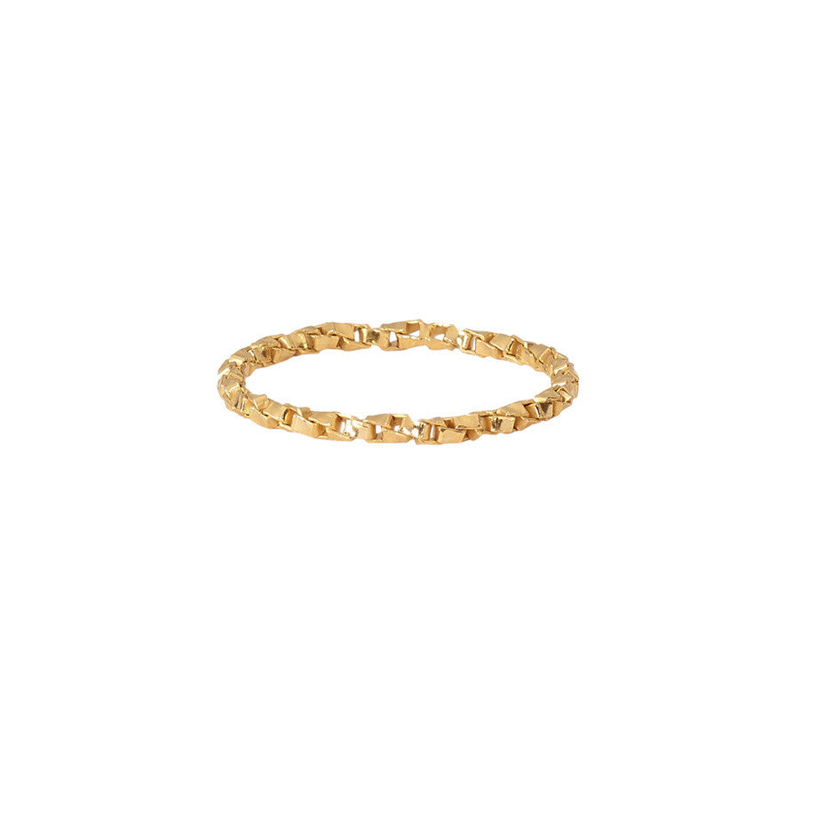 Chain Reaction ring in gold, featuring our intricate twisted chain band.