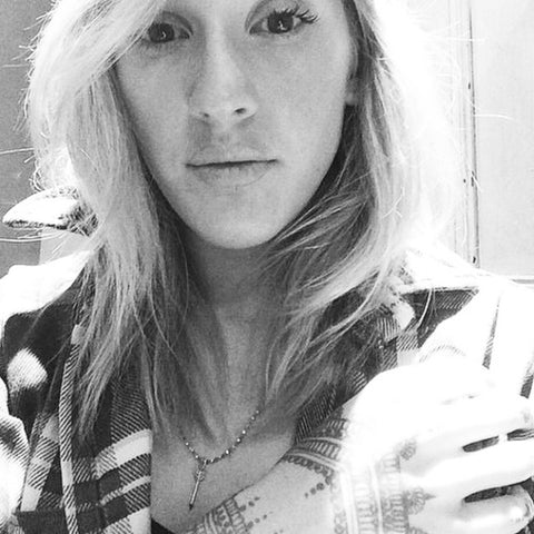 Ellie Goulding wearing the Warrior Arrow necklace in gold.
