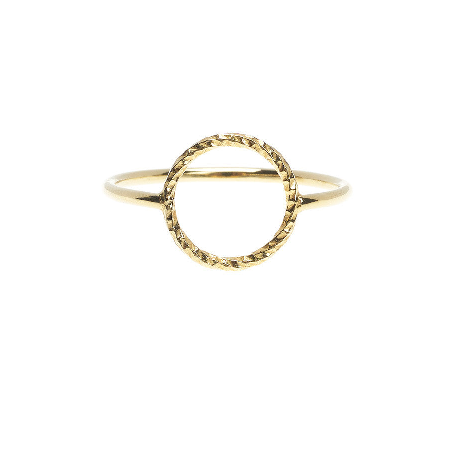 Protective Circle ring in gold.