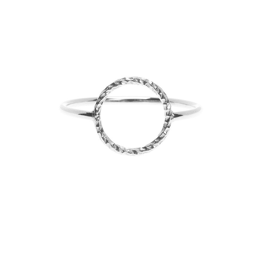 Protective Circle ring in silver.